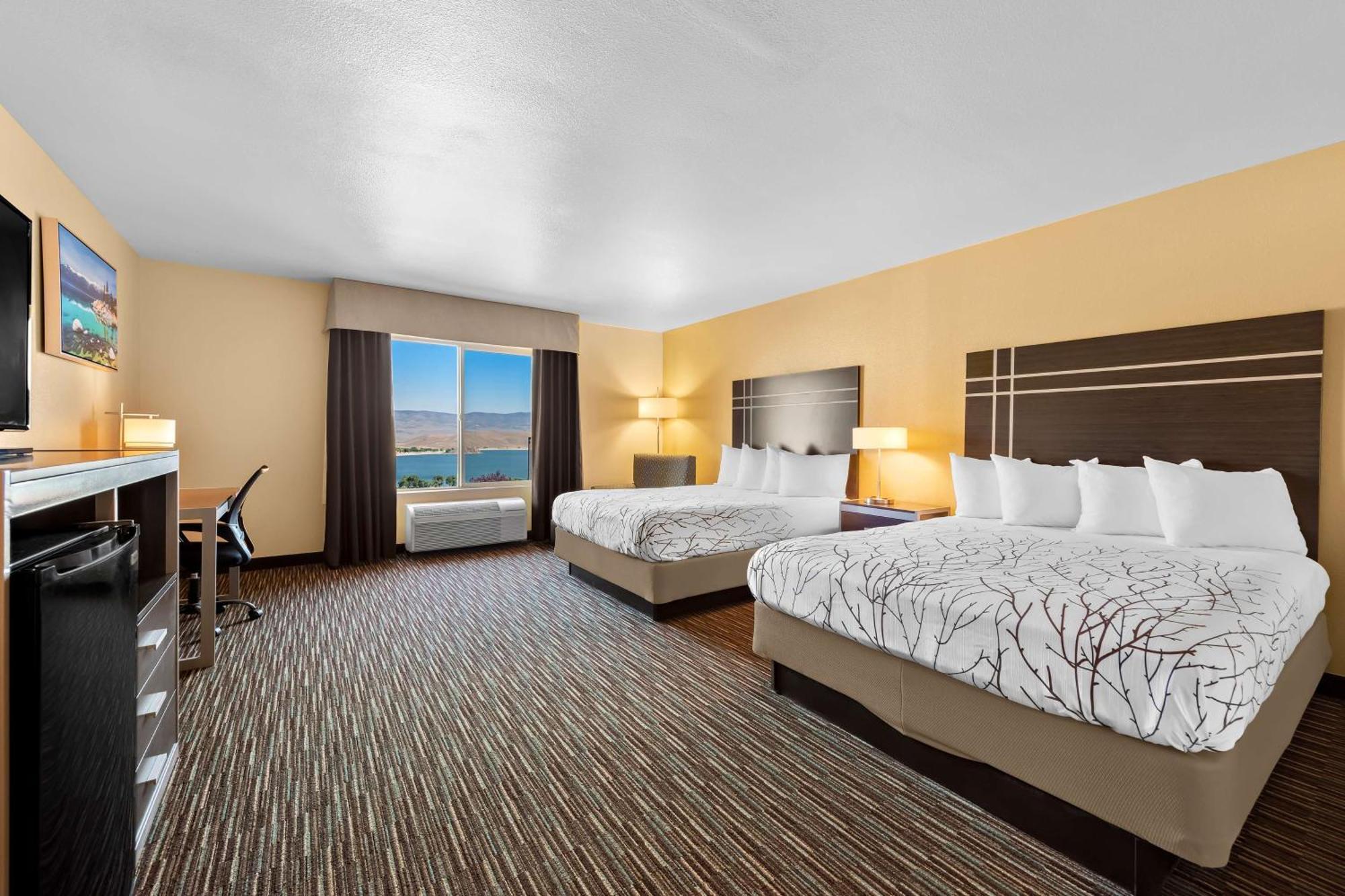 Western Topaz Hotel